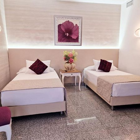 Hotel Plaza Del Castillo มาลากา ภายนอก รูปภาพ