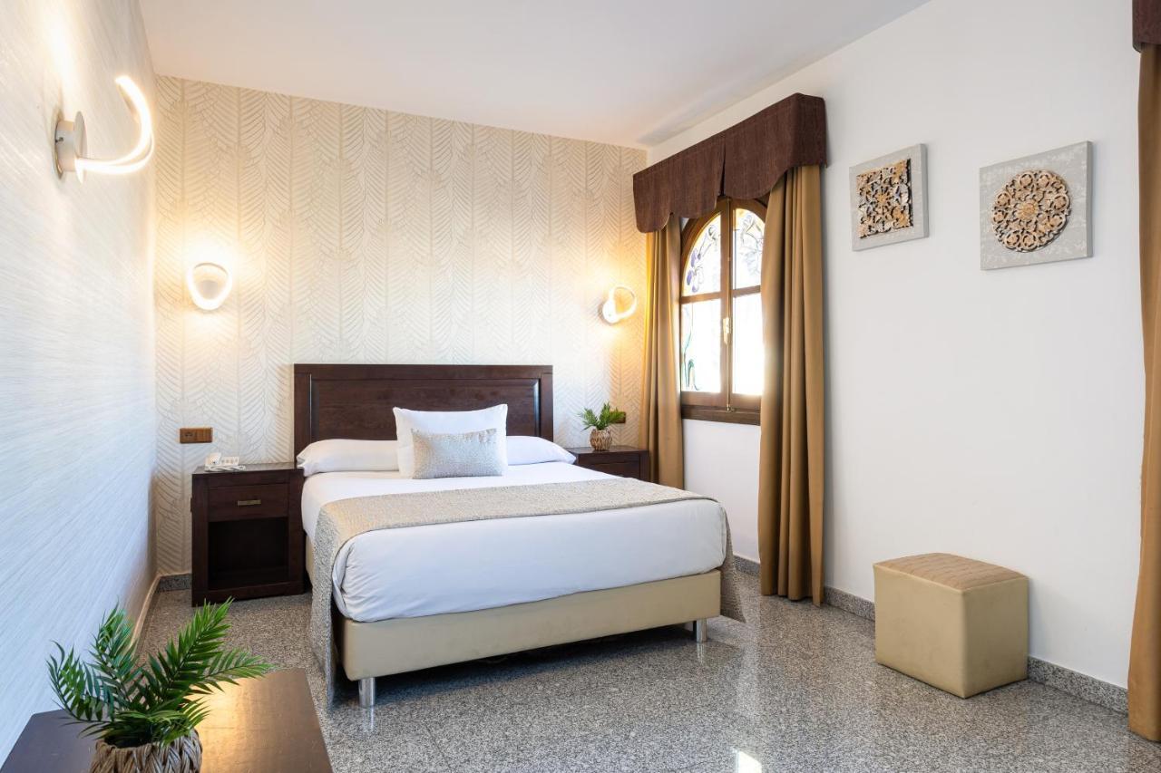 Hotel Plaza Del Castillo มาลากา ภายนอก รูปภาพ