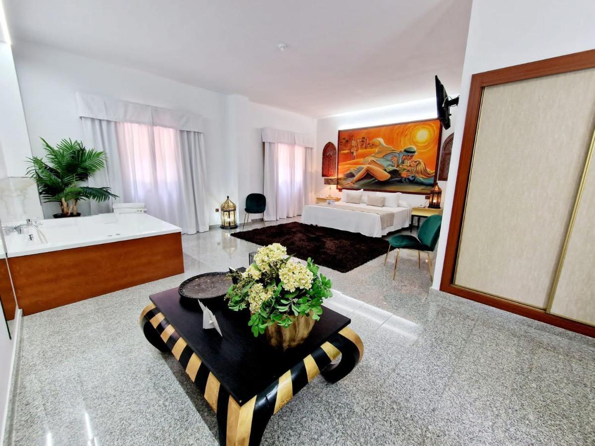 Hotel Plaza Del Castillo มาลากา ภายนอก รูปภาพ