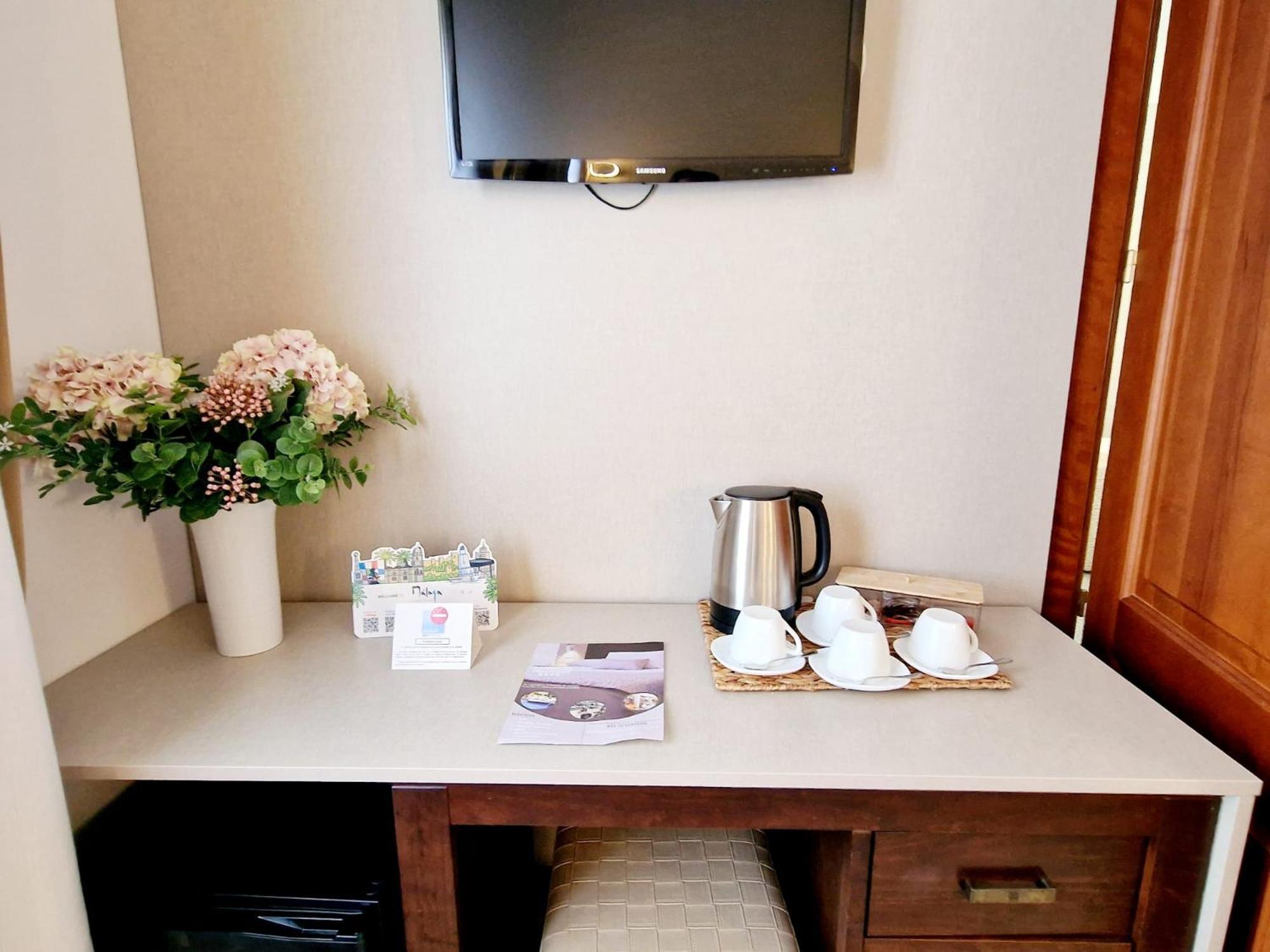 Hotel Plaza Del Castillo มาลากา ภายนอก รูปภาพ