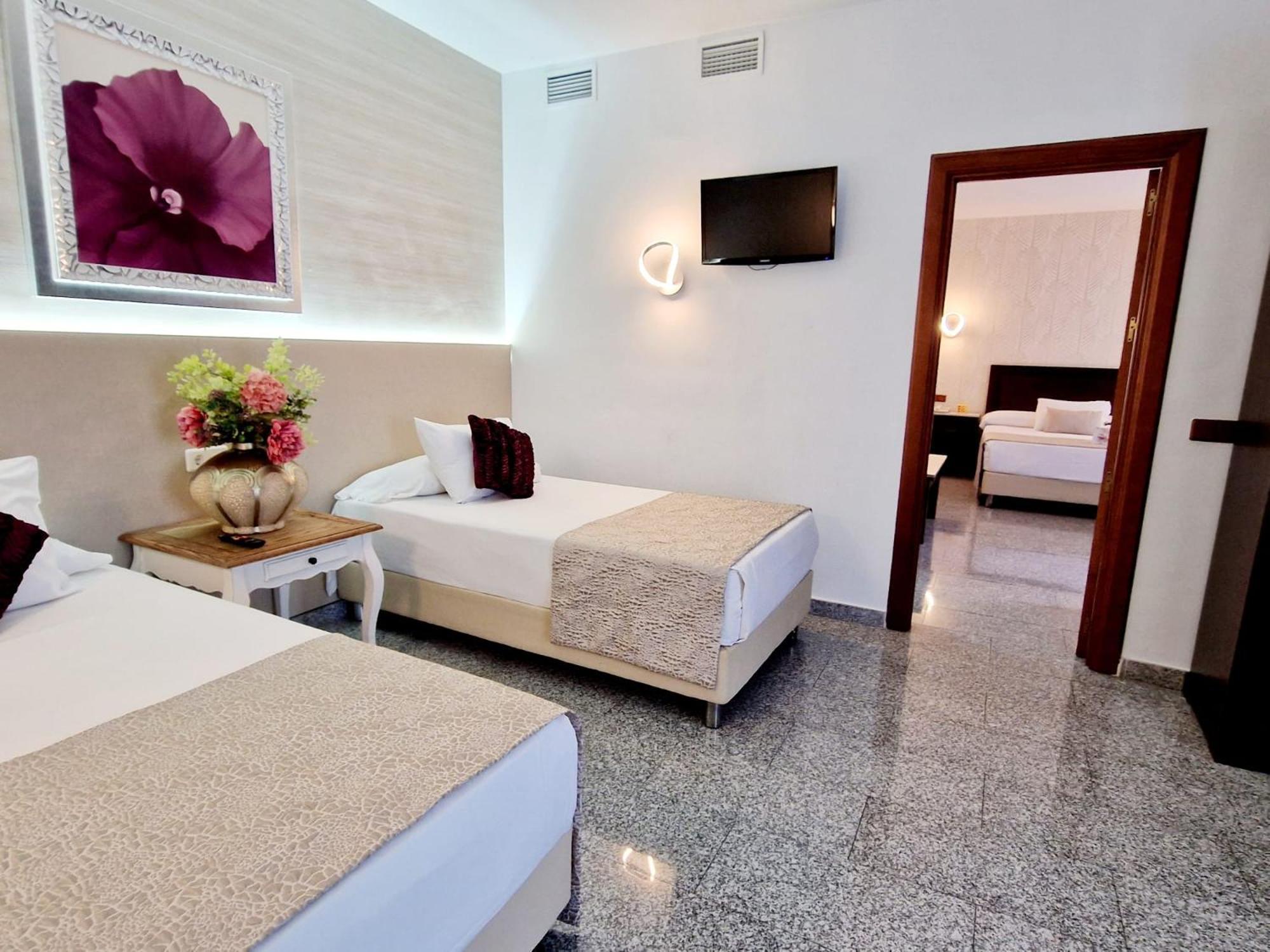 Hotel Plaza Del Castillo มาลากา ภายนอก รูปภาพ